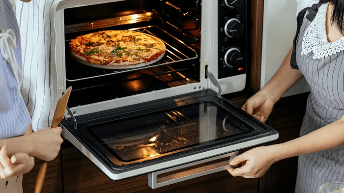 Ingen forbrænding og ingen klæghed: Sådan sikrer du, at din ovn tilbereder din mad jævnt