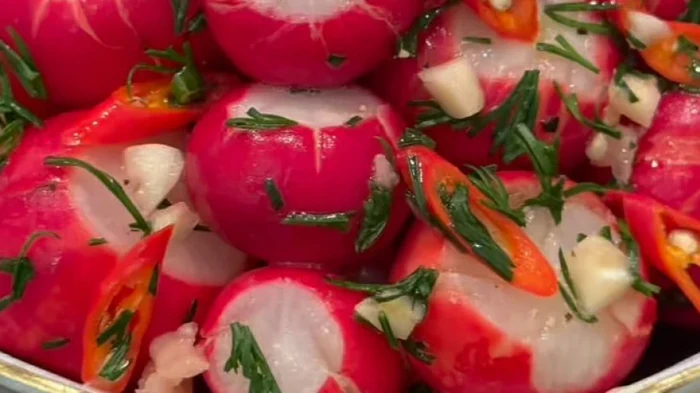 Sæsonens hit: Sådan tilbereder du syltede radiser