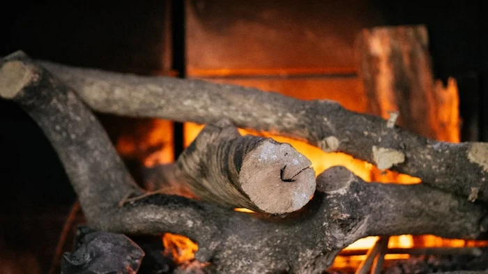 Træ brænder dobbelt så længe, og varmen forsvinder ikke: Et simpelt trick, der vil ændre opvarmningen